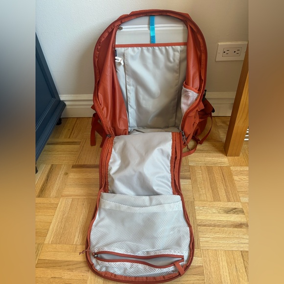 REI Co-op Trail 40 Pack Women’s Hiking/Travel Pack – 40L – Excellent Condition